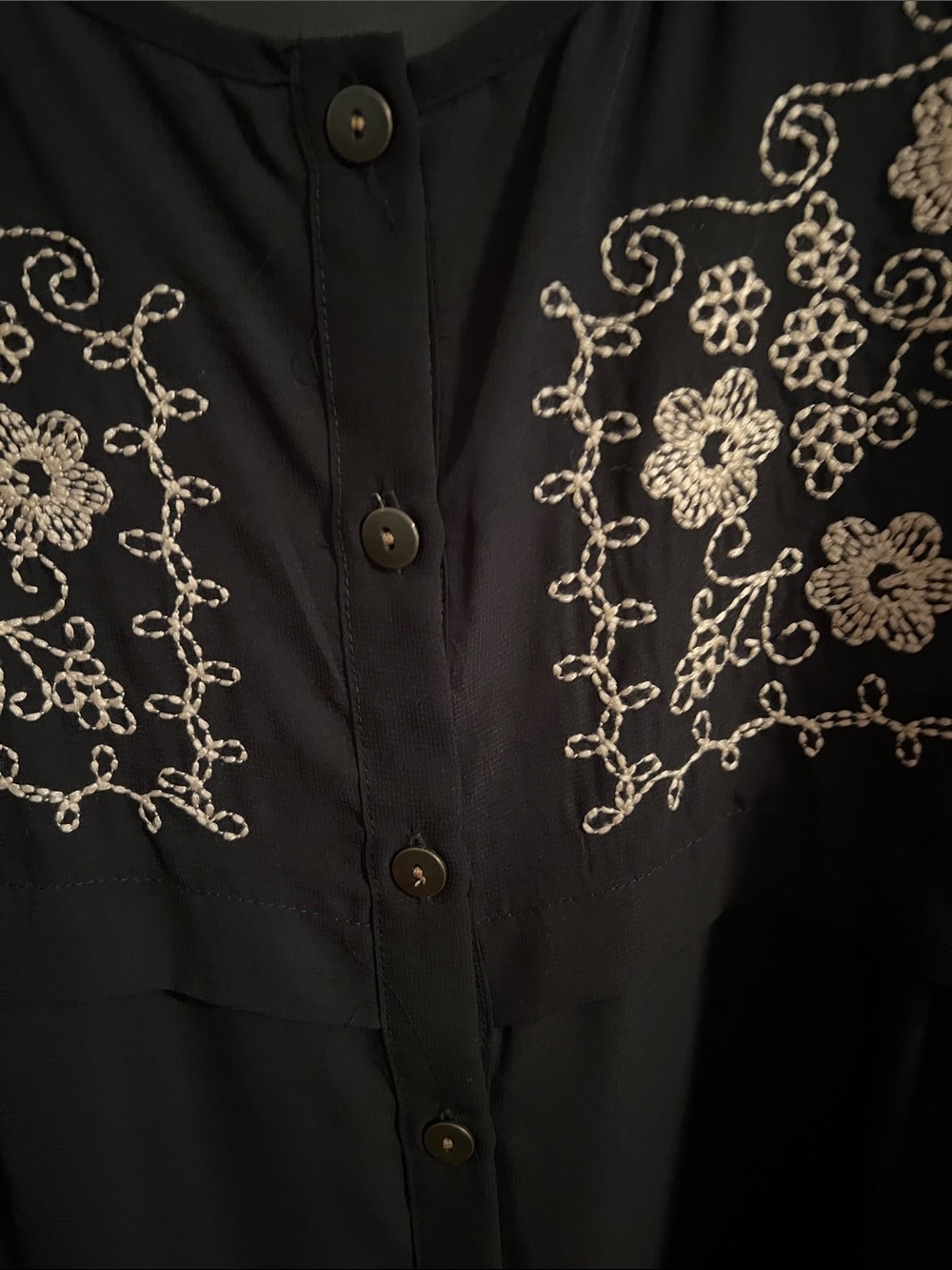 Roper Black Sleeveless Embroidered Button-Front Blouse - Picture 5 of 9
